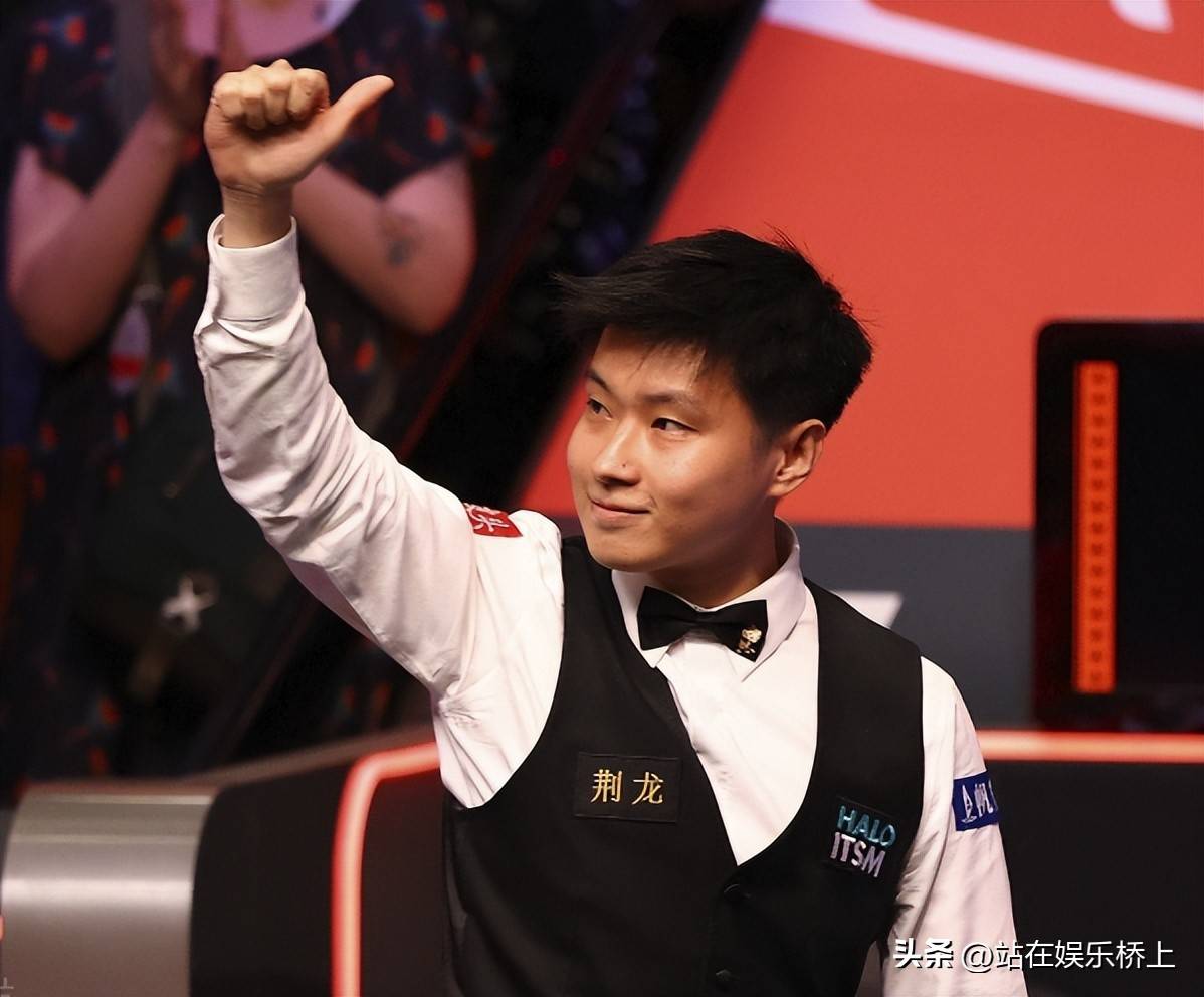 显得孤独而 显得孤独而